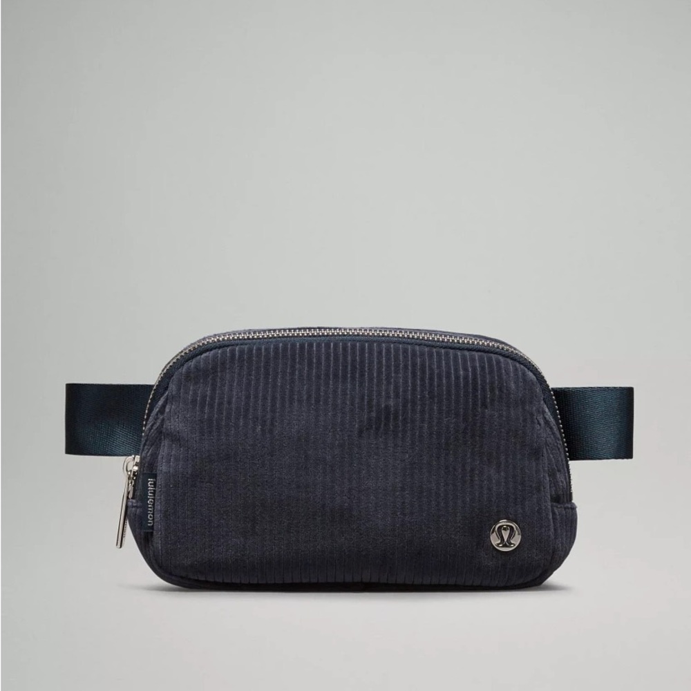NWT Lululemon Everywhere Belt Bag Corduroy, True Navy/Silver, 1L Belt Bag
